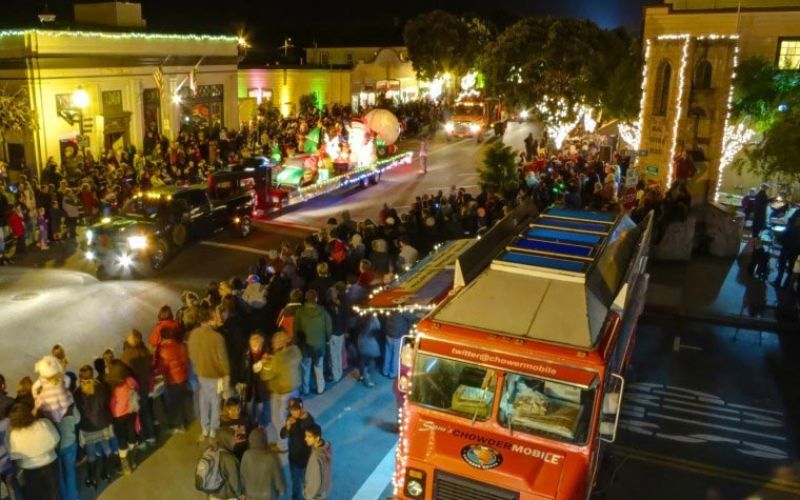Sam's ChowderMobile serving fresh seafood at Half Moon Bay annual downtown Night of Lights holiday event